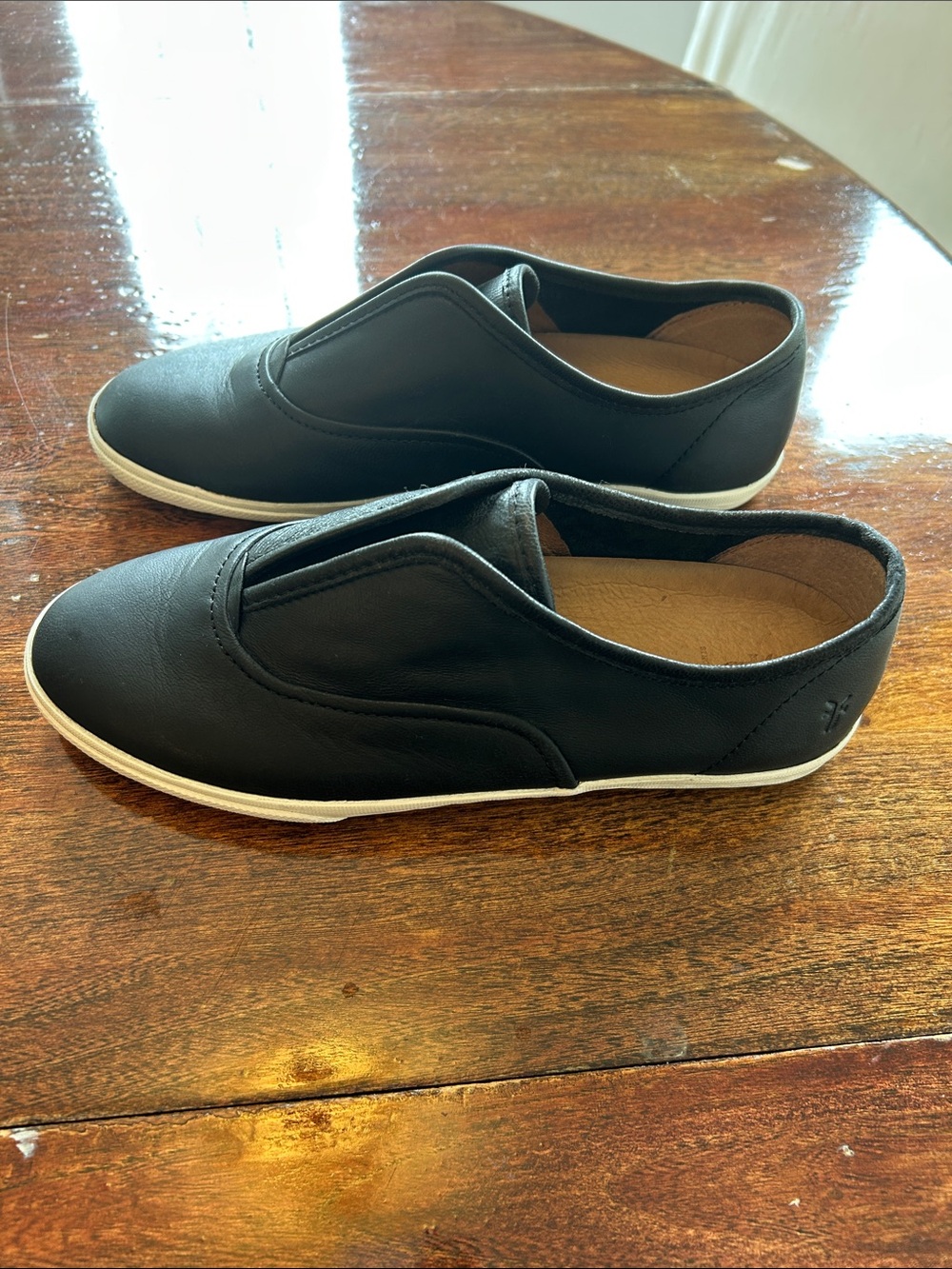 Black Frye Slip-On Leather Sneakers Size 7 Like New - Picture 4 of 8